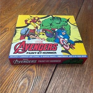 Marvel Avengers Superhero Art Kit - Red, Blue, Green